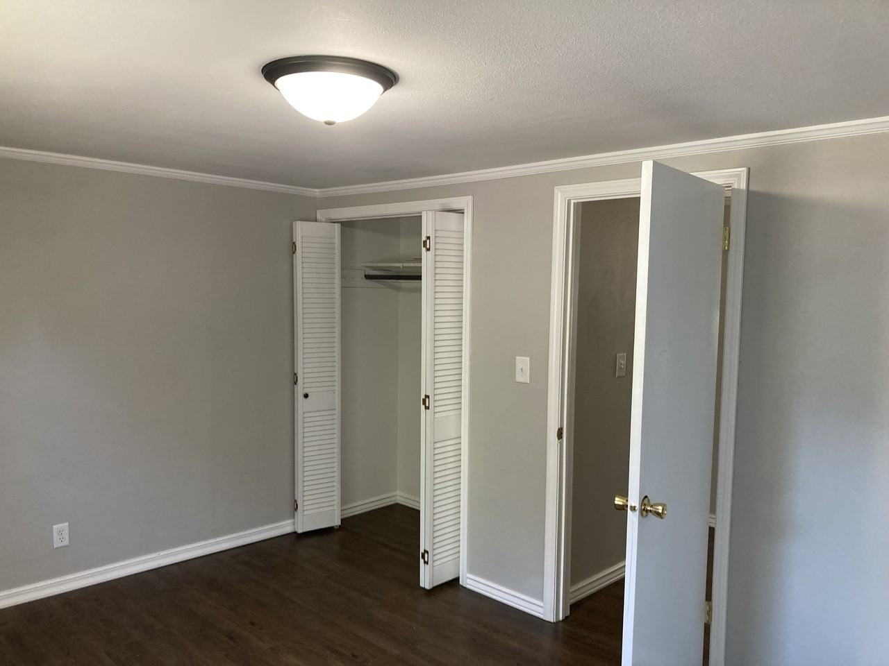1721 N Poplar St #NA - Photo 2 of 6