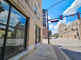 featured image of 17 E University Ave