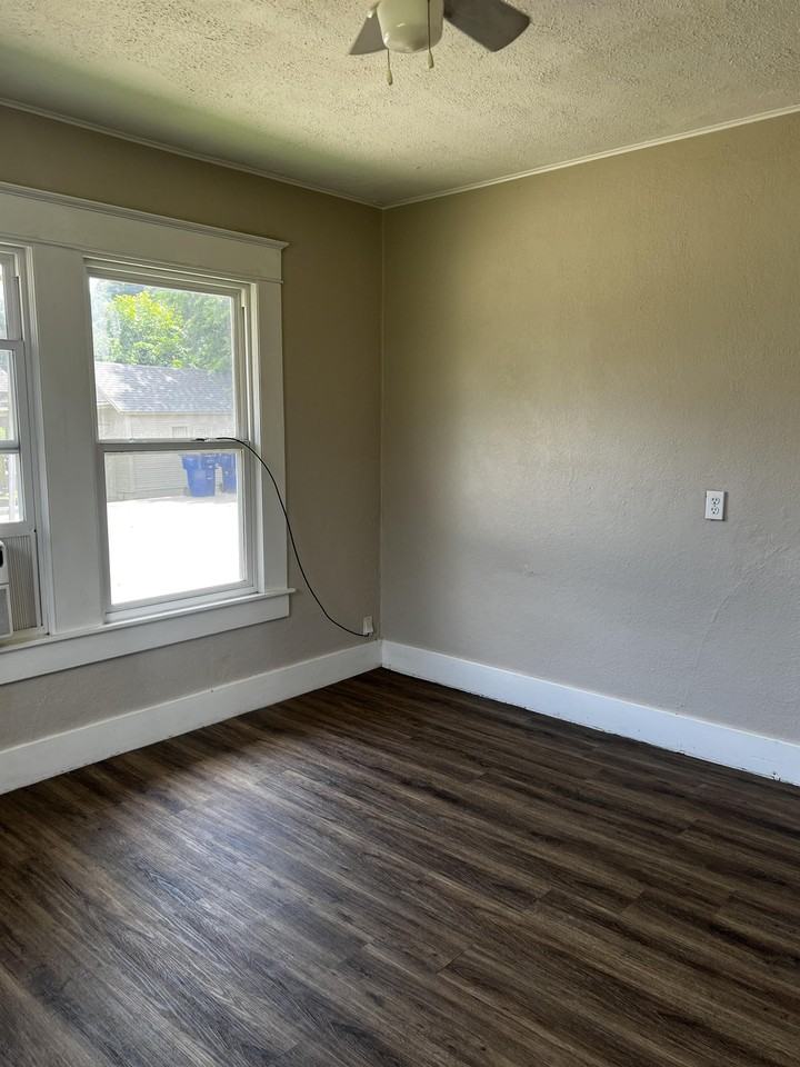 813 N 48th St #1 - Photo 3 of 22