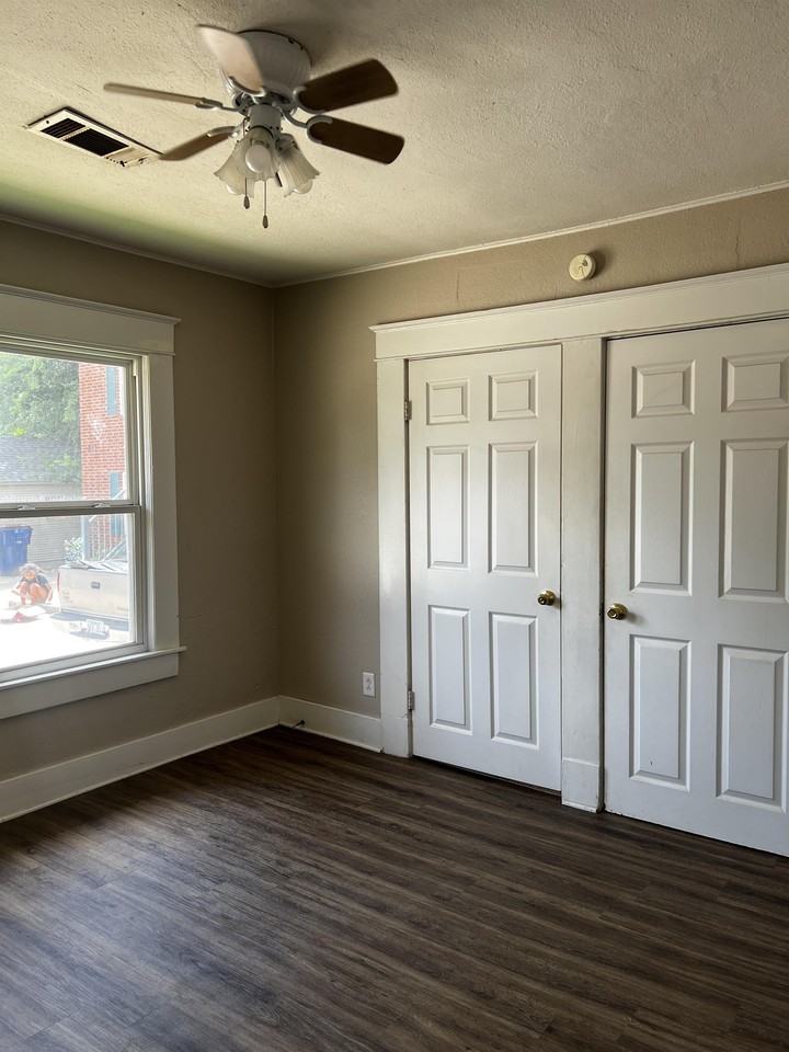 813 N 48th St #1 - Photo 4 of 22