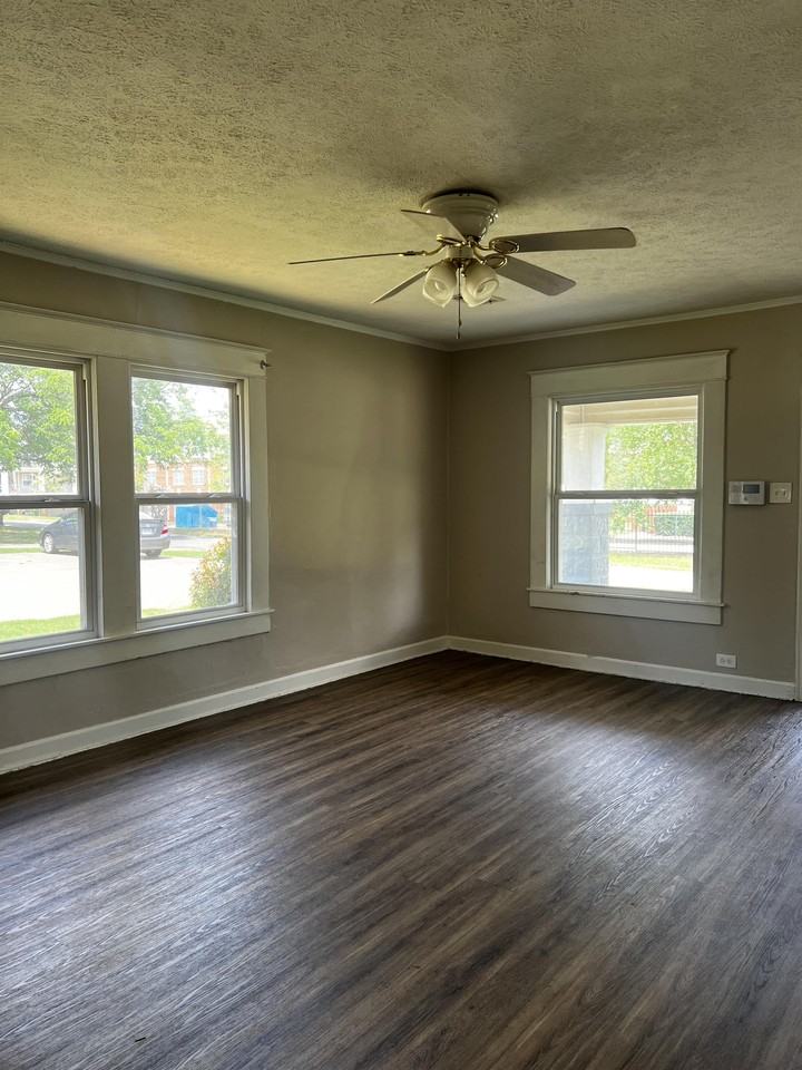 813 N 48th St #1 - Photo 5 of 22