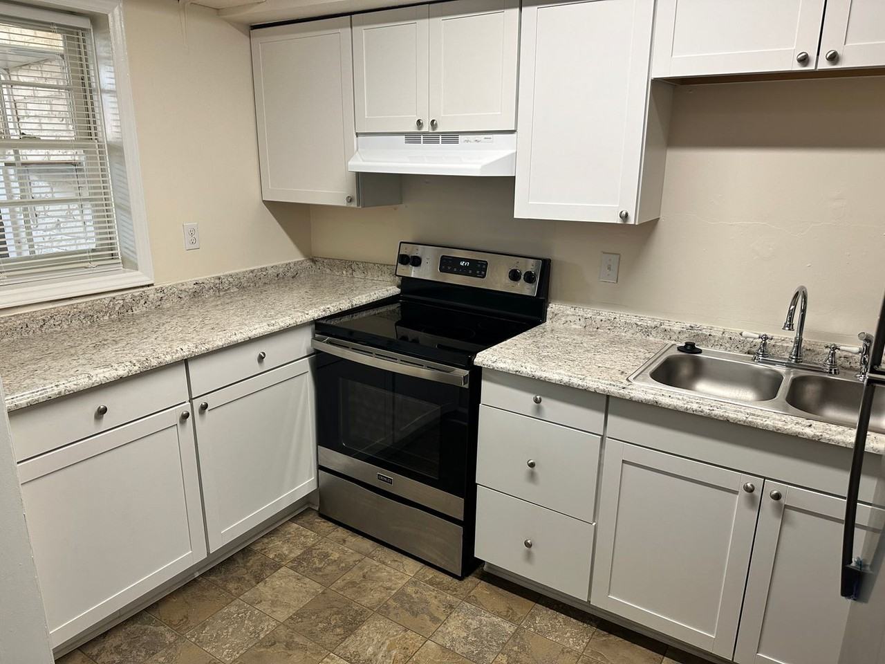 920 Mcalway Rd Apt A - Photo 3 of 12