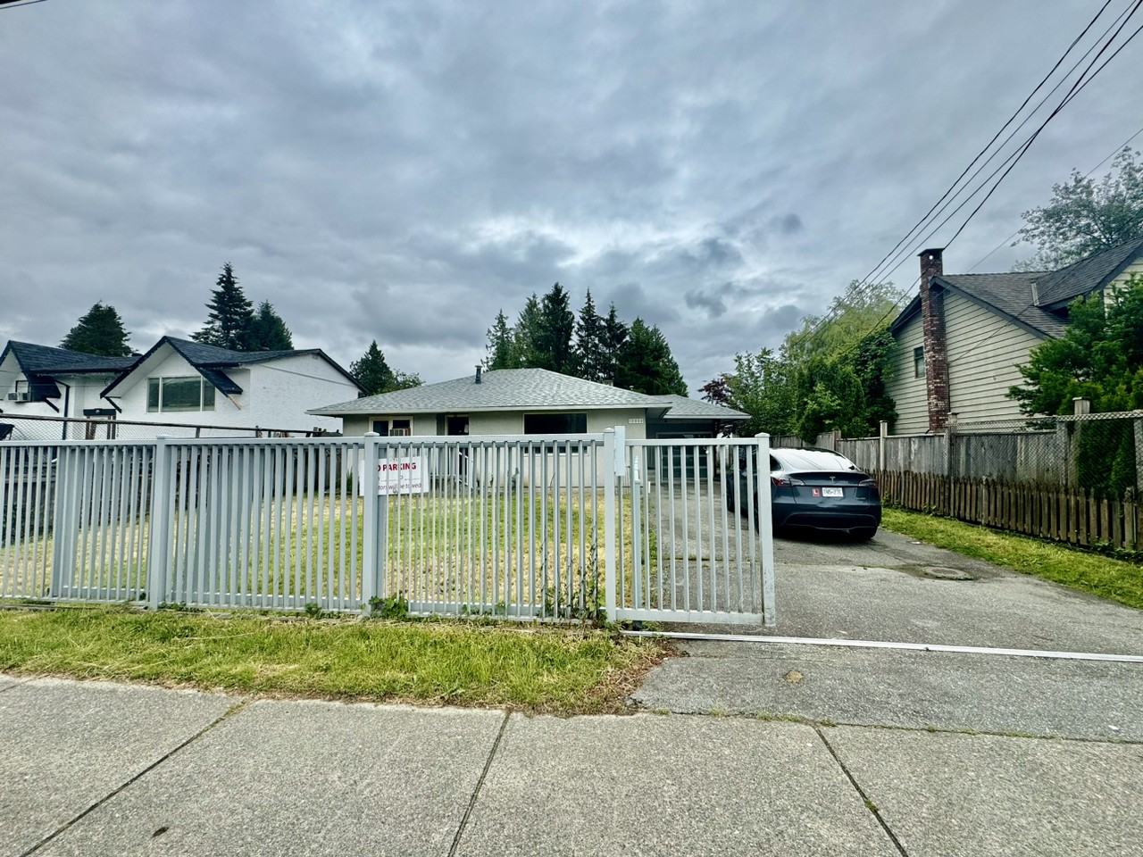 12064 228 St - Photo 2 of 14