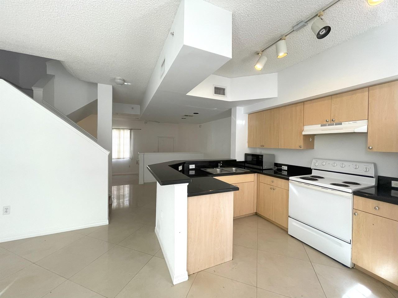 2831 Northeast 185th Street - 1Unit 603 #603 - Photo 4 of 13