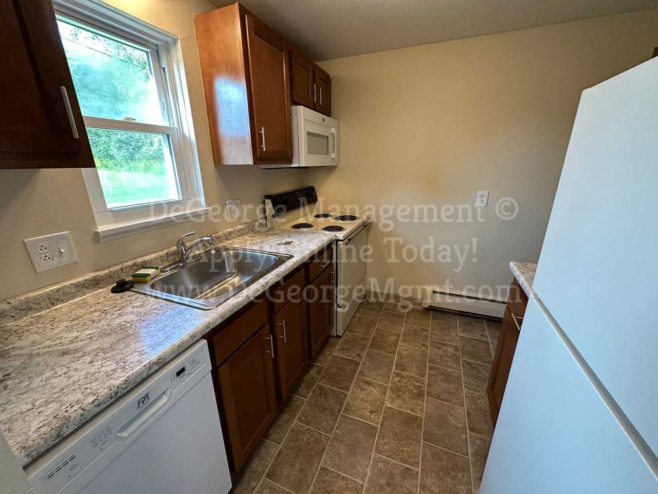 William's Tribute Apartments - Photo 3 of 50