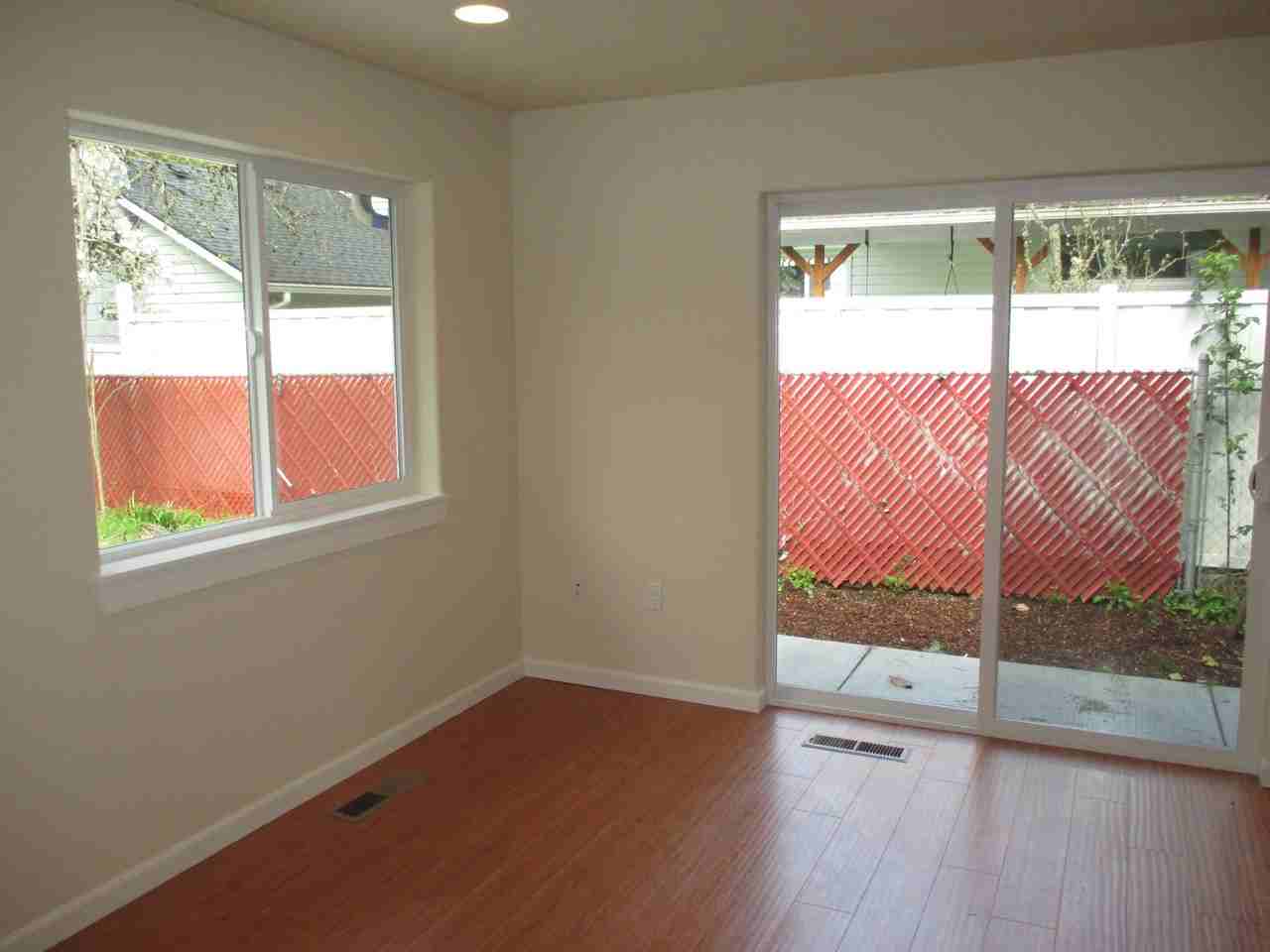 r428 - Photo 2 of 16