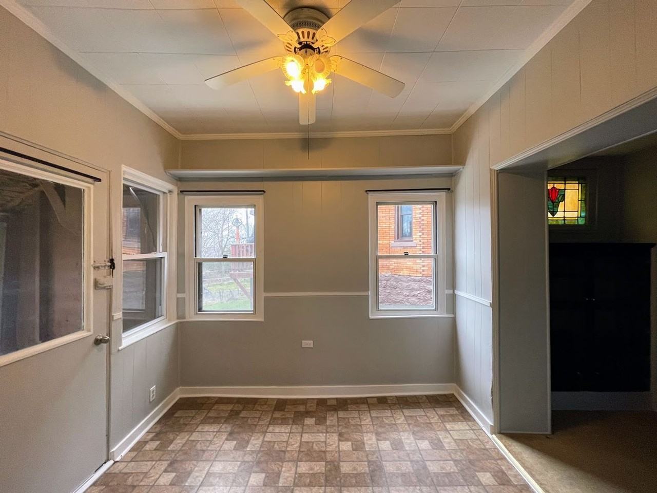 908 Lilac St - Photo 3 of 9