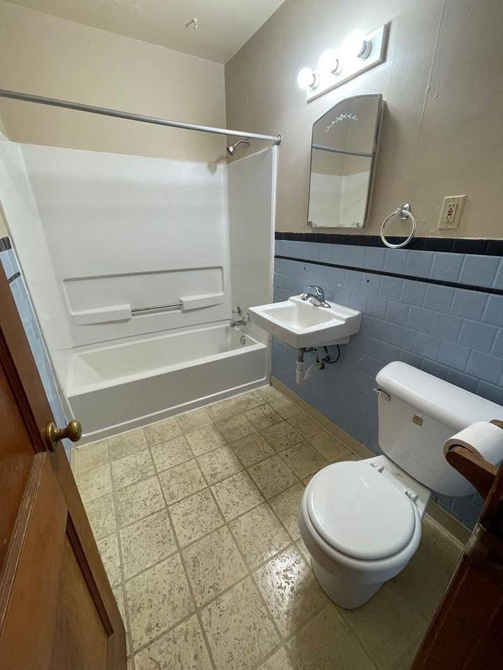 1206-1208 Eisenhower - Photo 3 of 8