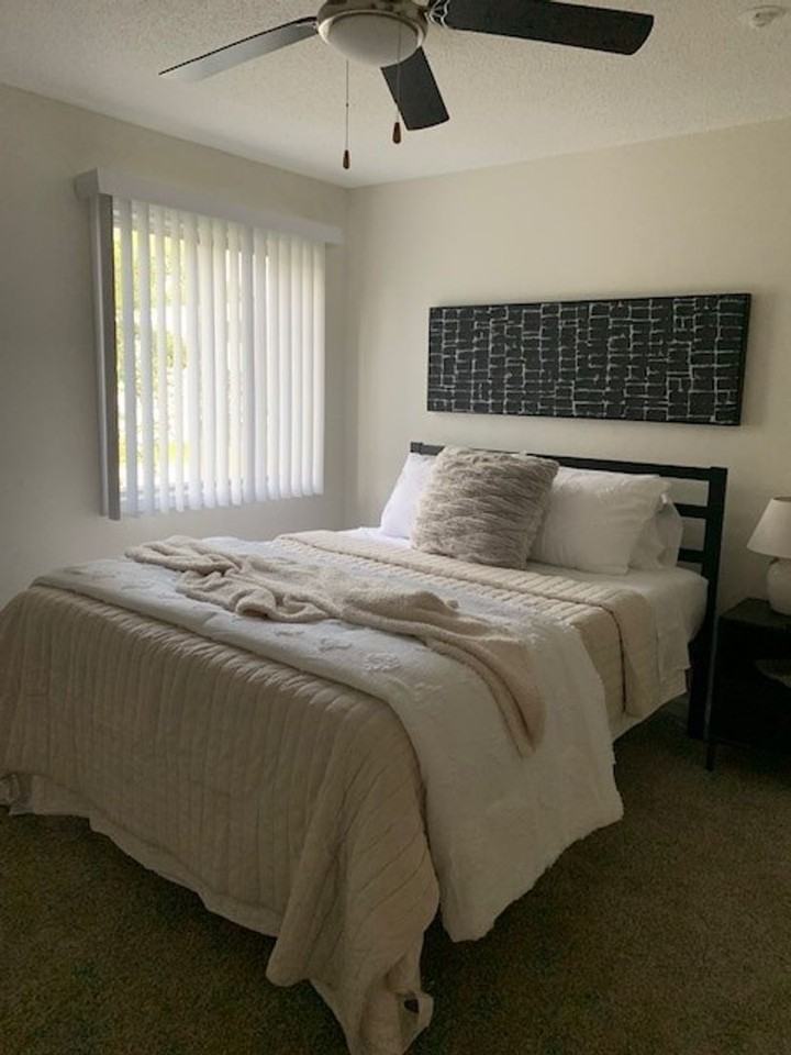 Apartments on Silver Lake - Photo 6 of 10