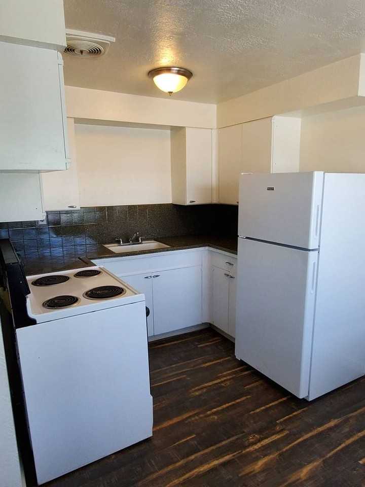 601 S Division St #20 - Photo 3 of 10