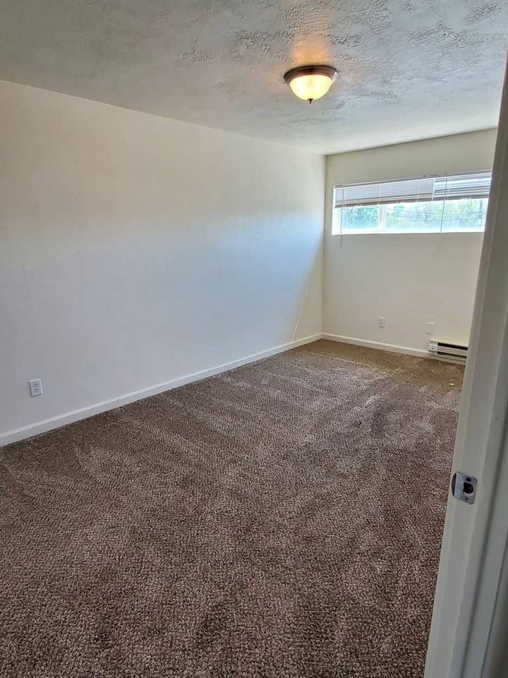 601 S Division St #20 - Photo 7 of 10