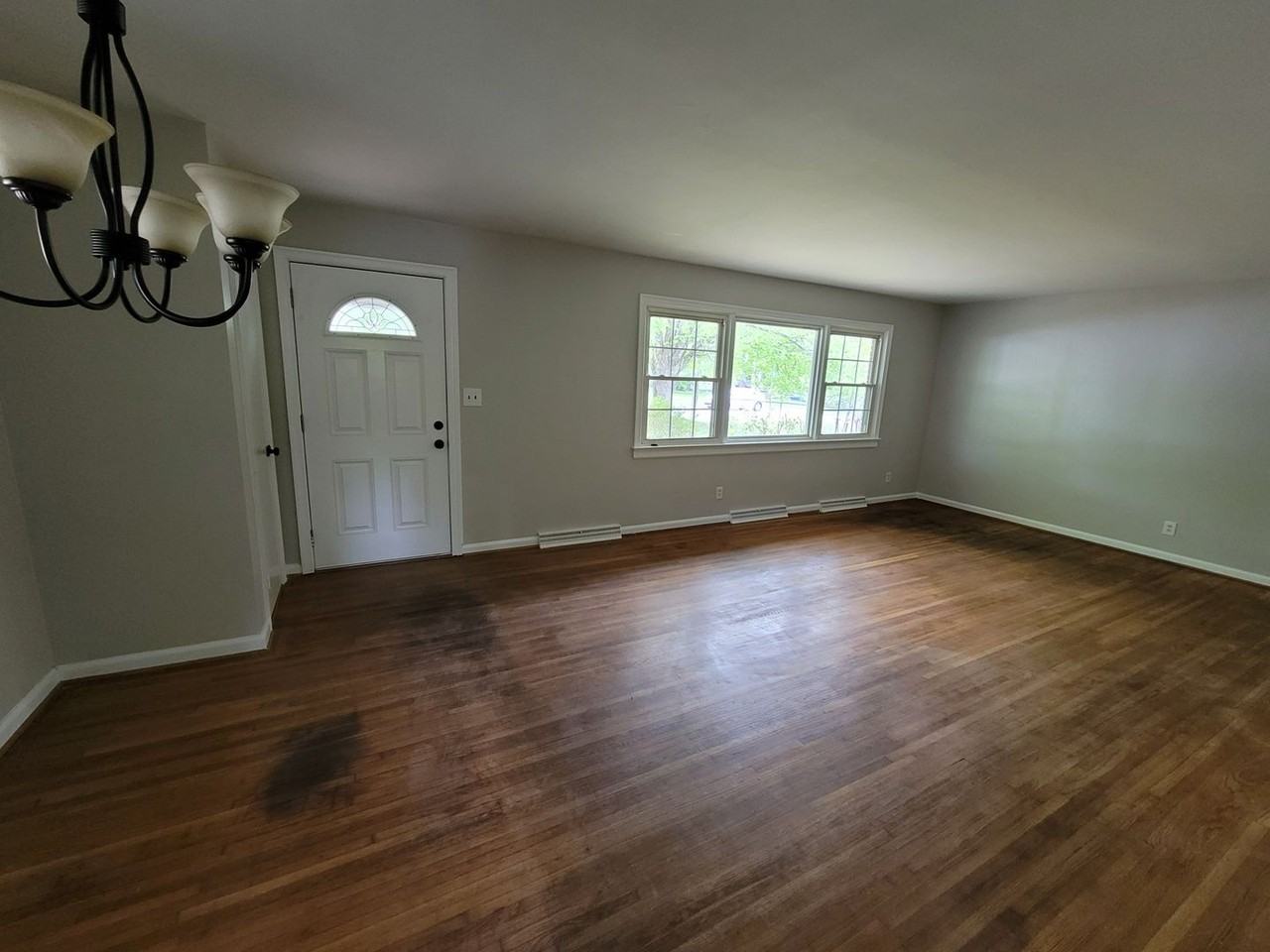 1505 Carolina St - Photo 3 of 12