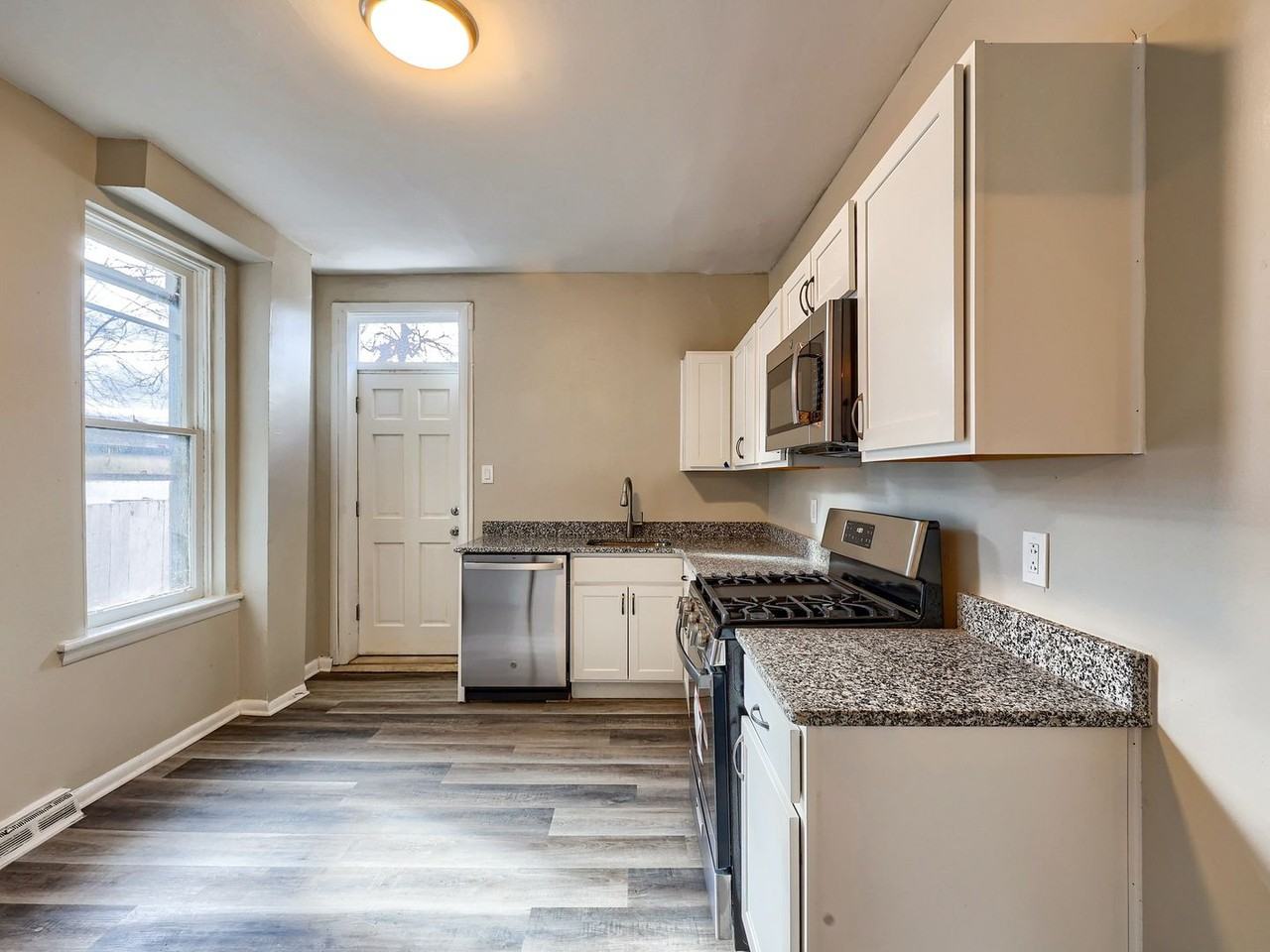 1424 N 4th St - Photo 2 of 16
