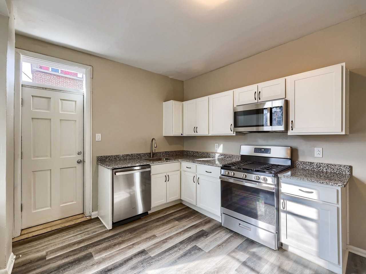 1424 N 4th St - Photo 3 of 16