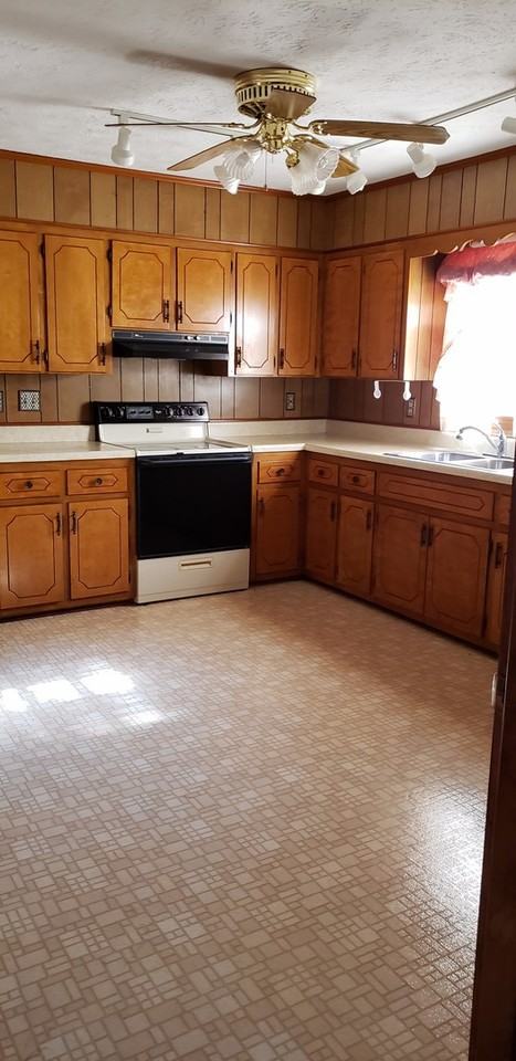 406 Village St - Photo 2 of 6