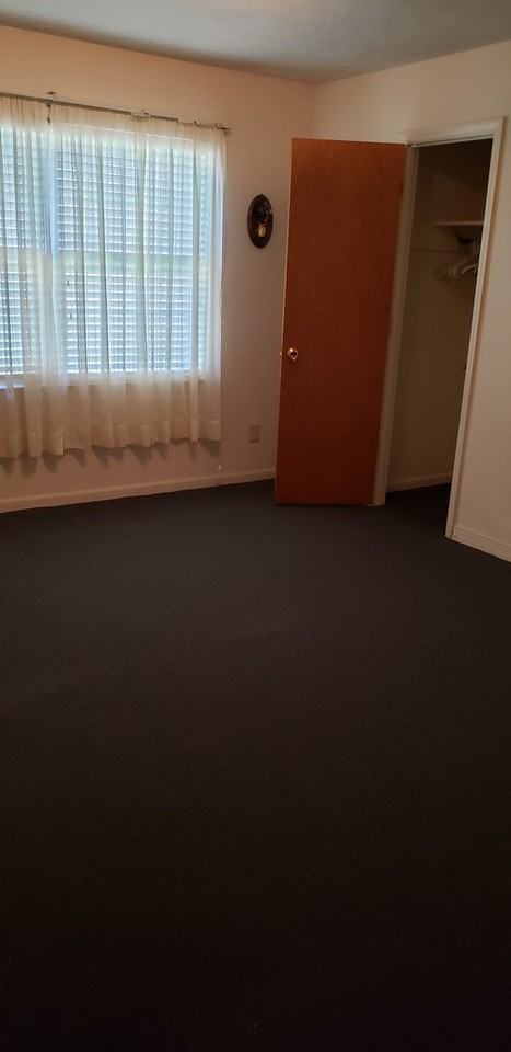 406 Village St - Photo 3 of 6