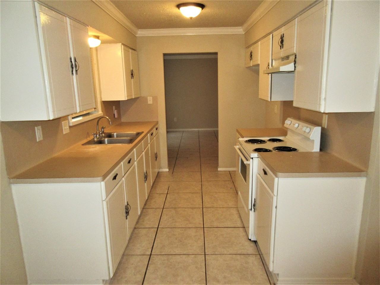 7802 Peacock Park - Photo 2 of 11