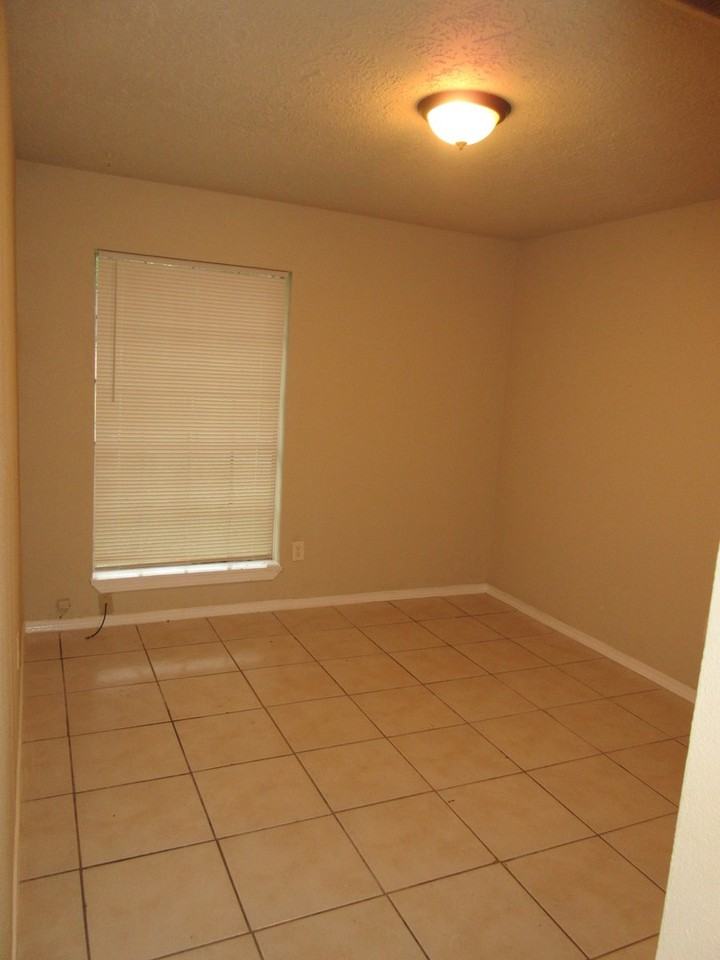 7802 Peacock Park - Photo 6 of 11