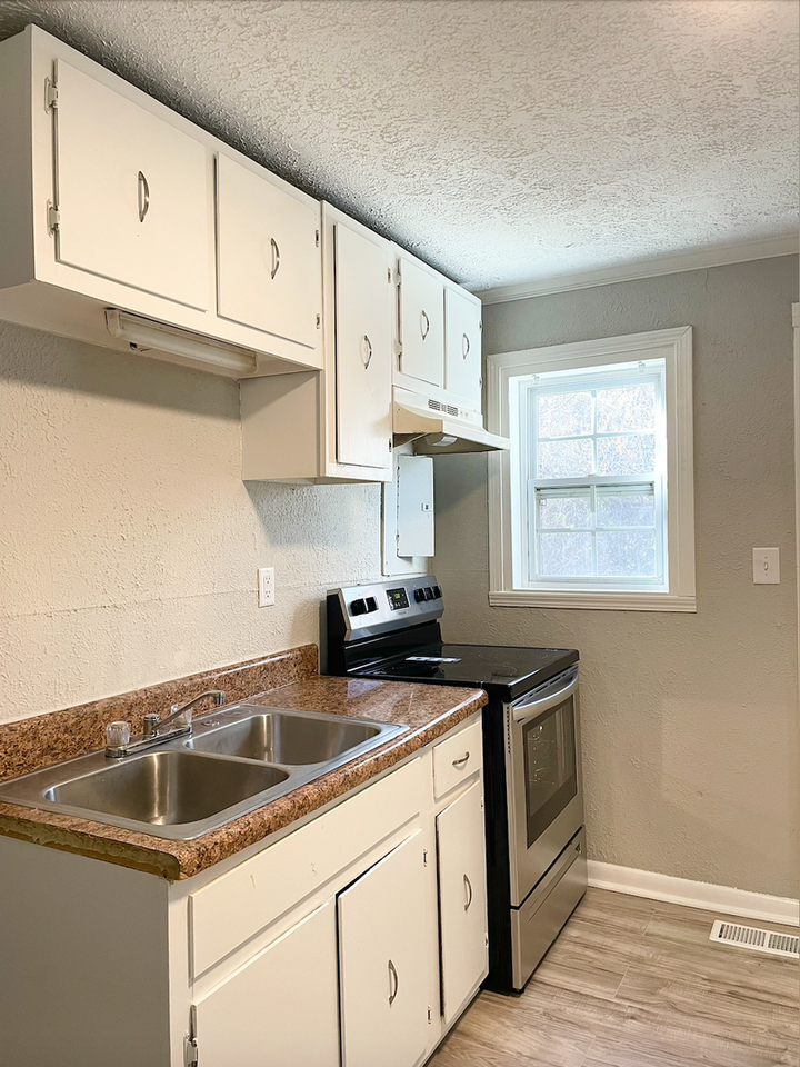 1202 Cline Ave - Photo 3 of 8