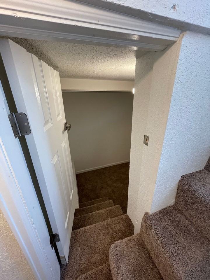 1609-1611 Hooker Street - Photo 2 of 32