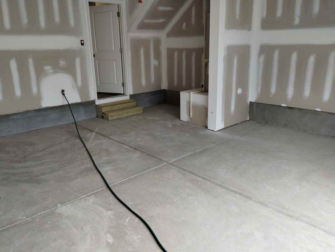 2405 Kasota Ln - Photo 2 of 34