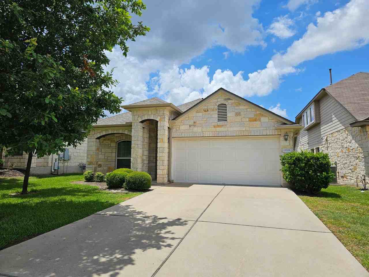 13708 Loleta Way - Photo 3 of 33