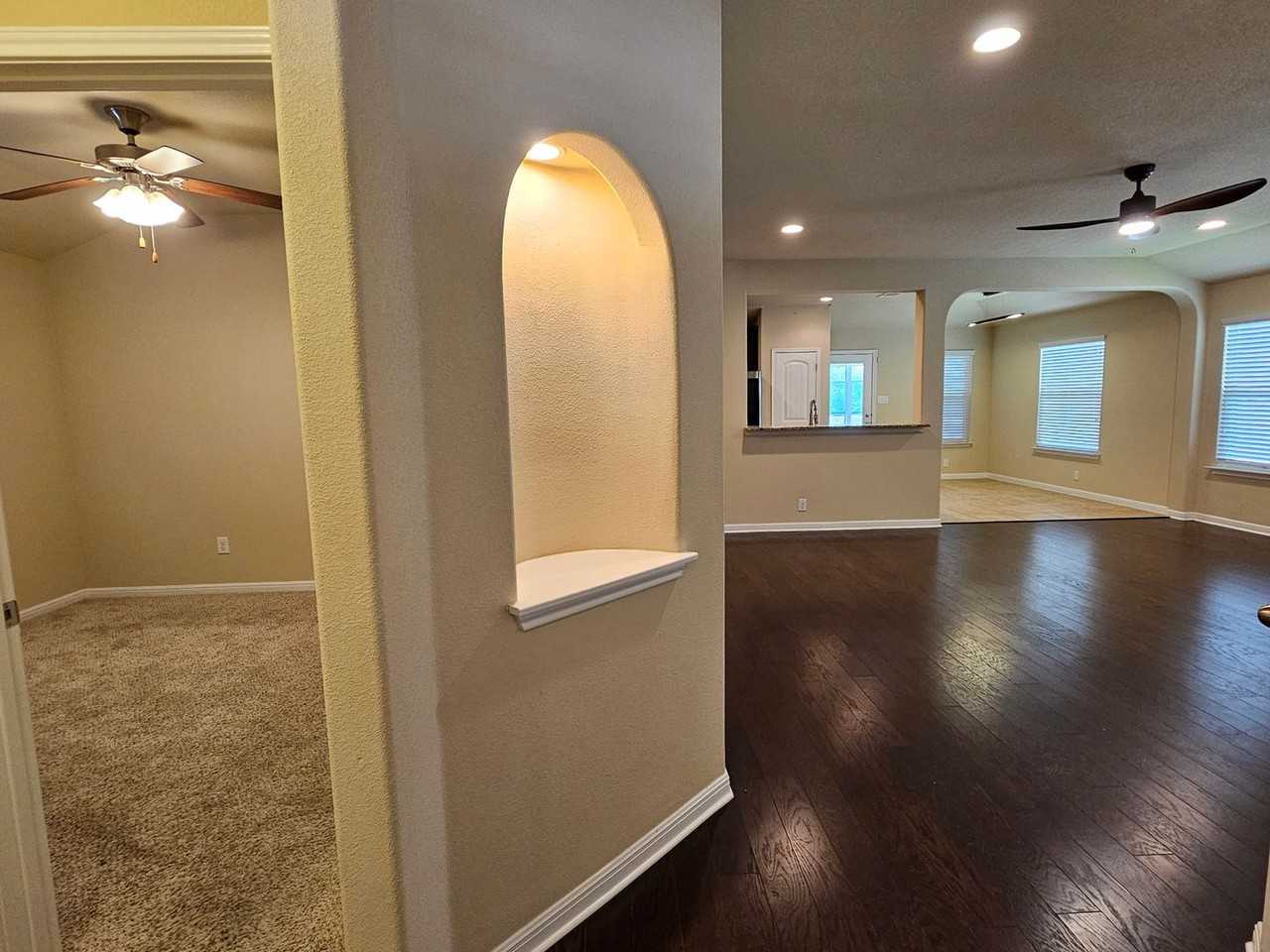 13708 Loleta Way - Photo 4 of 33