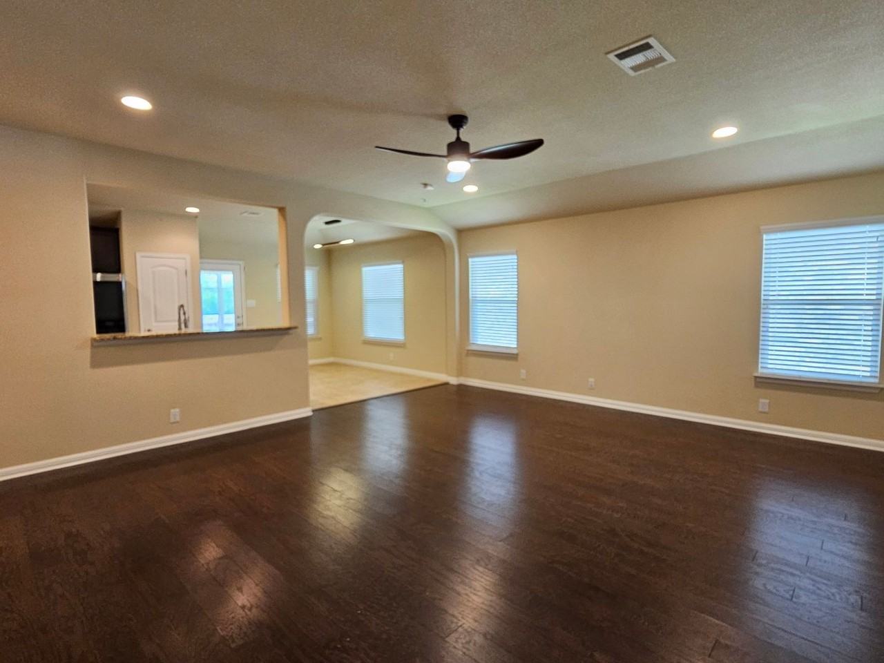 13708 Loleta Way - Photo 5 of 33