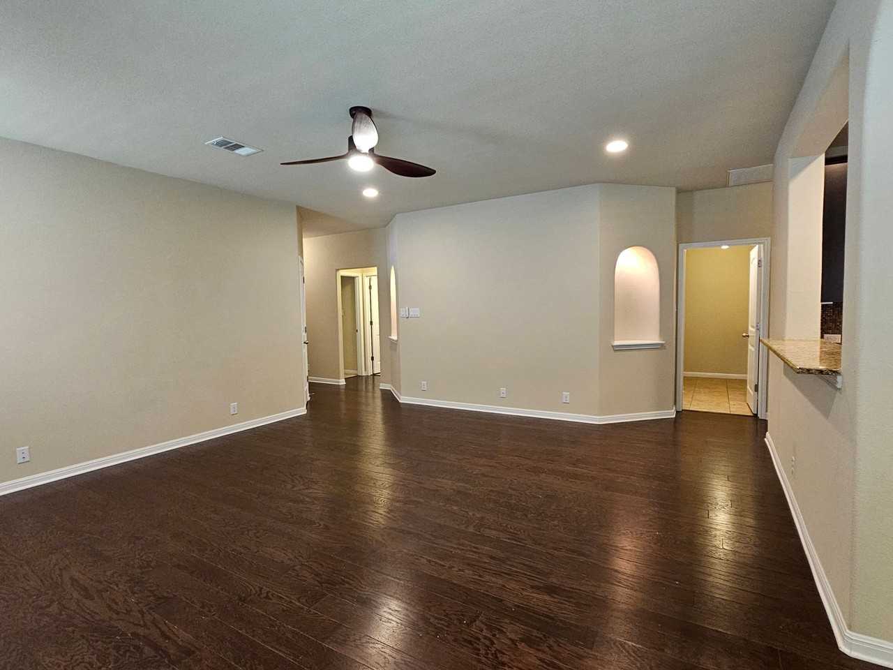13708 Loleta Way - Photo 7 of 33