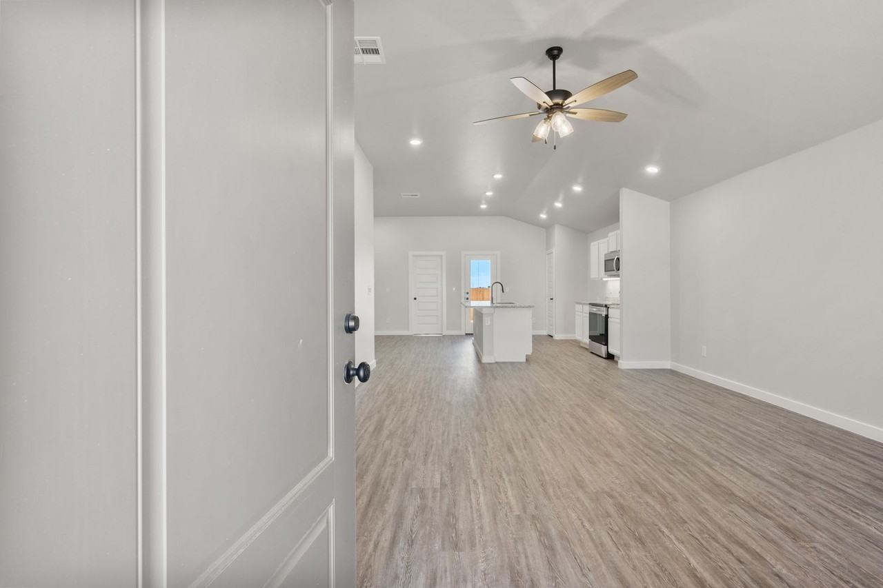 2328 135th St - Photo 3 of 23