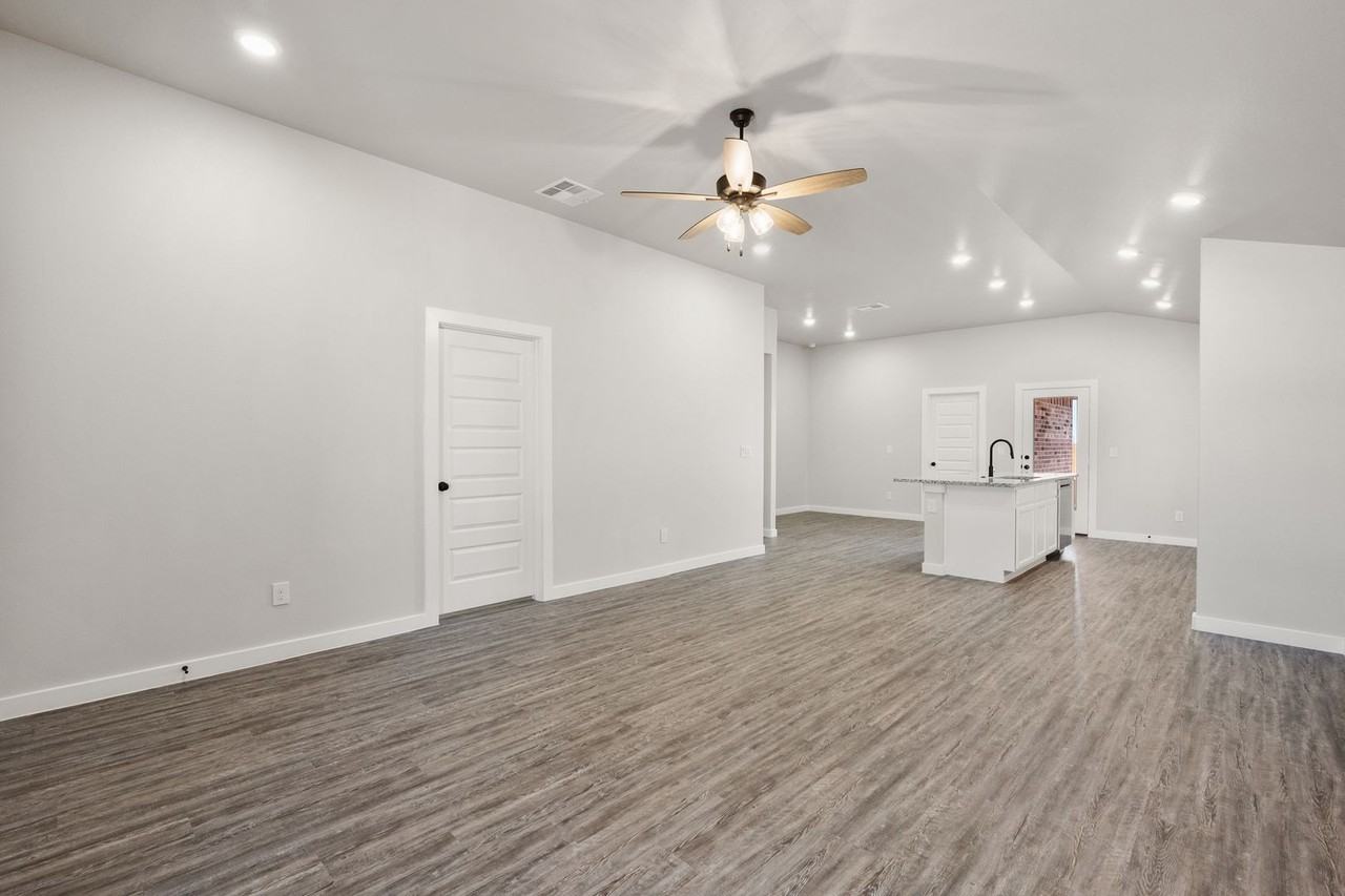 2328 135th St - Photo 4 of 23