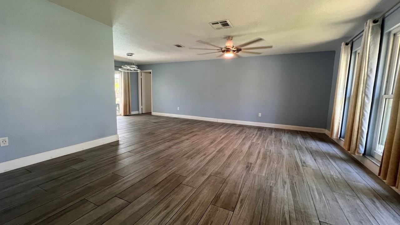 10007 Linden Place Dr - Photo 3 of 23