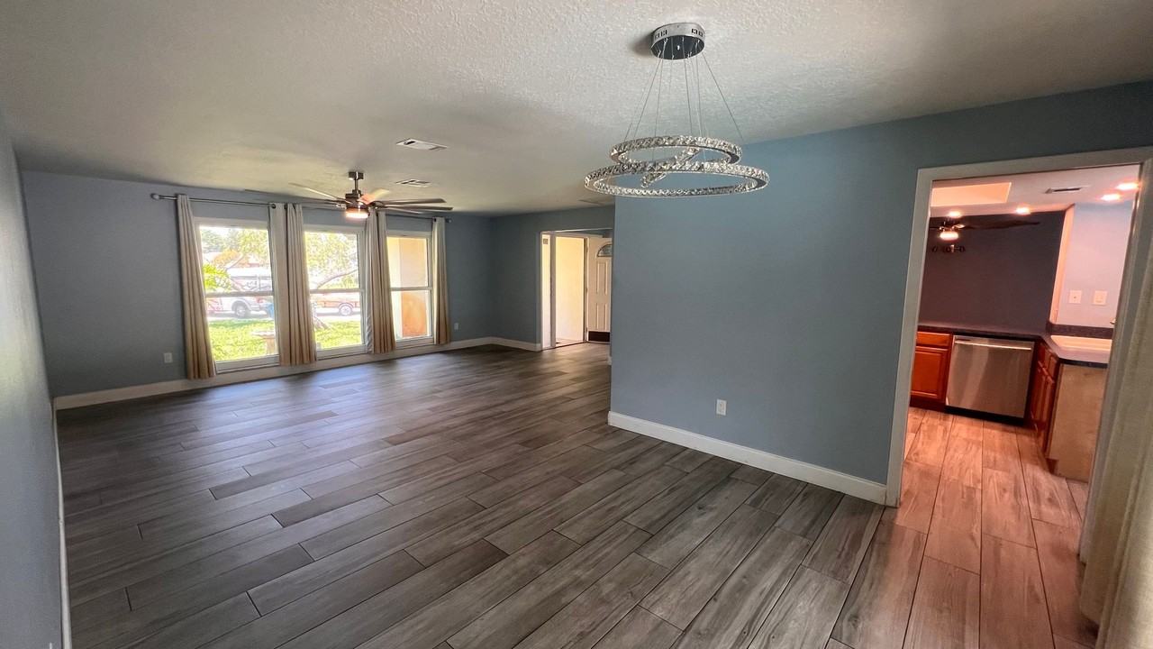 10007 Linden Place Dr - Photo 4 of 23