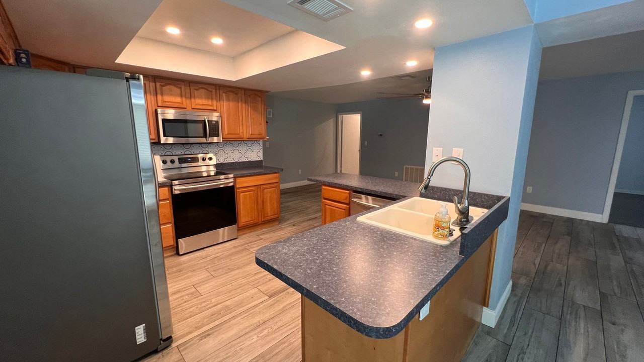10007 Linden Place Dr - Photo 6 of 23