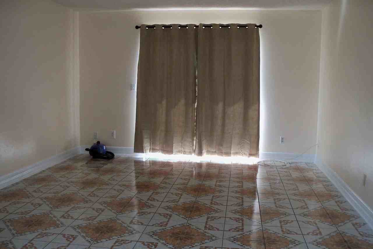 15738 Villa Dr - Photo 2 of 12