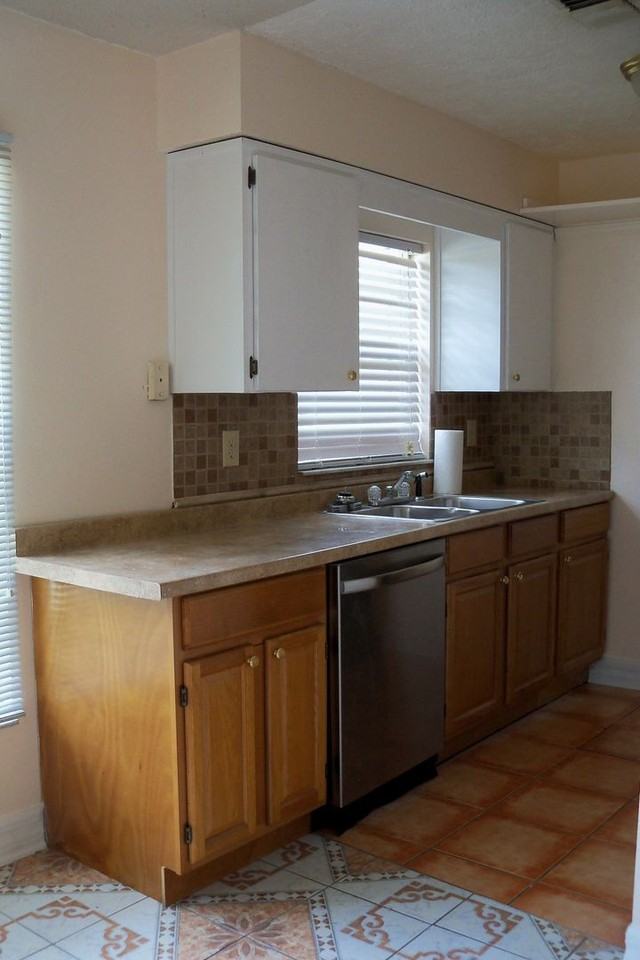 15738 Villa Dr - Photo 4 of 12