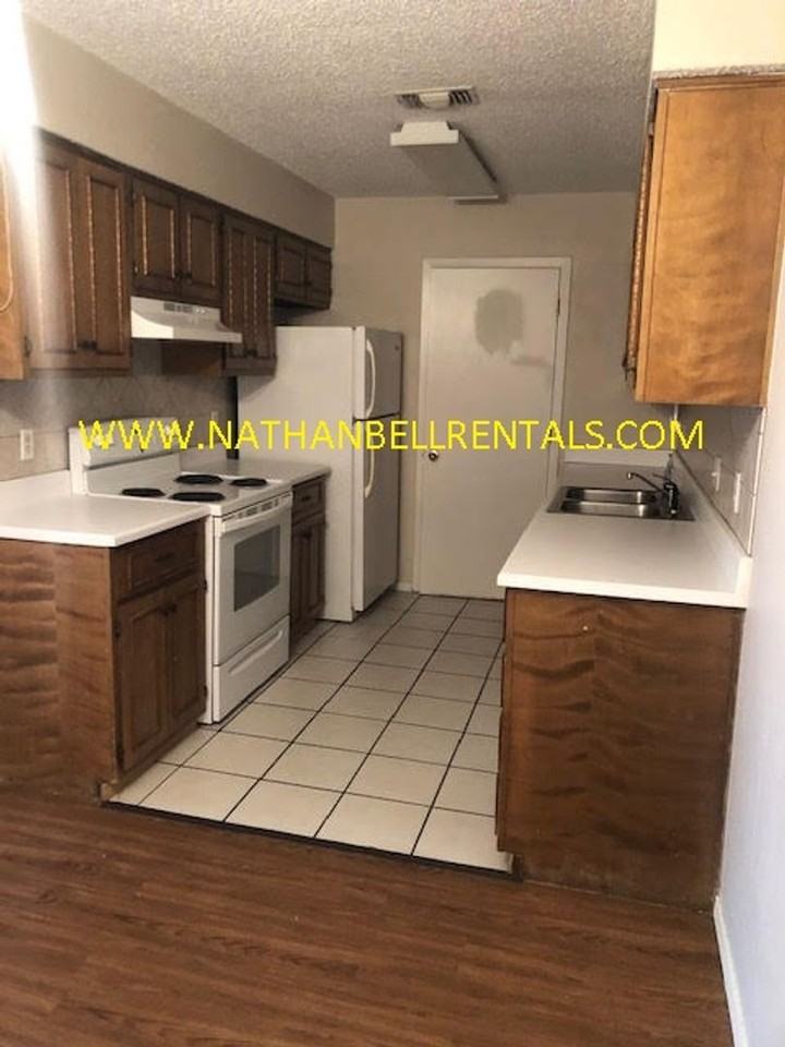 2560 Culbertson St - Photo 6 of 11