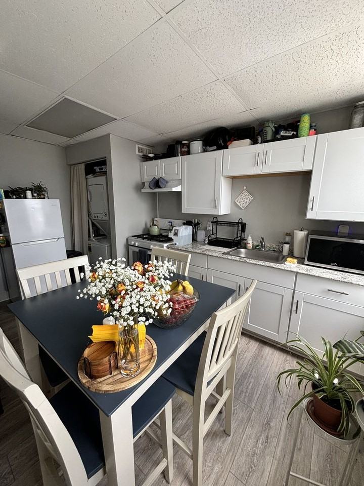 825 W 36th St ## 29 - Photo 2 of 10