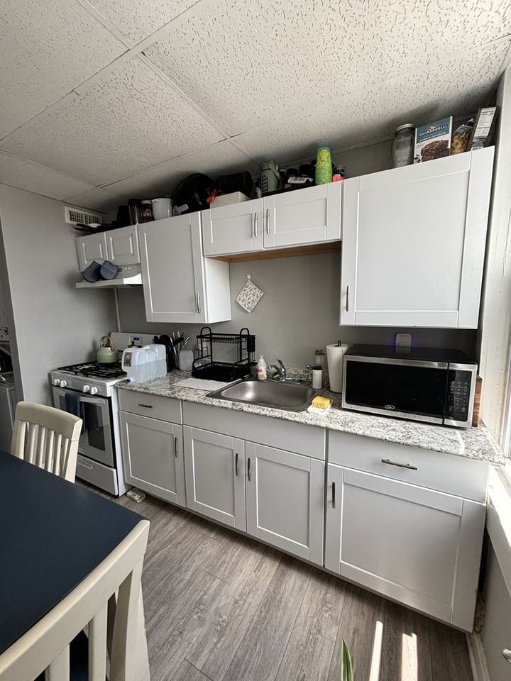 825 W 36th St ## 29 - Photo 3 of 10