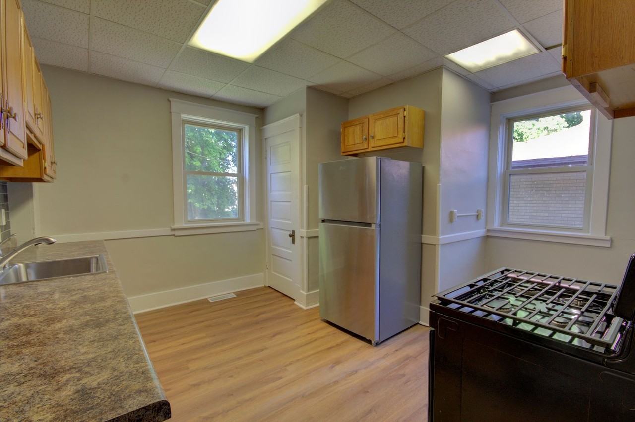 VYNMOL - Photo 2 of 27