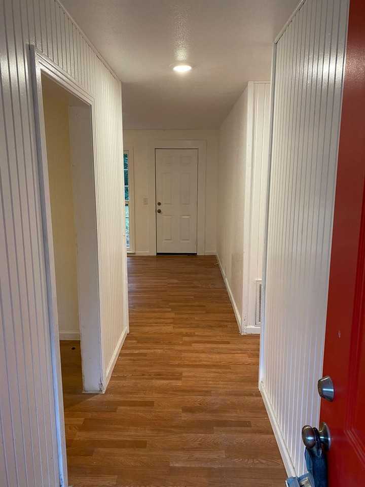 1010 W Avenue B - Photo 3 of 15
