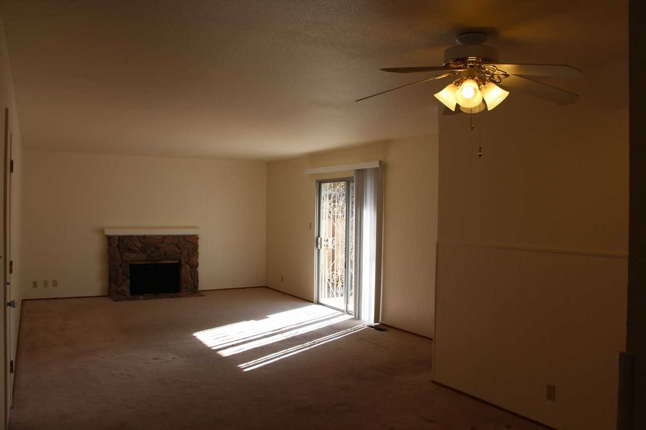 34971 Peco St - Photo 3 of 5