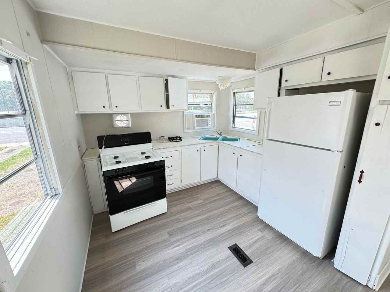 223 S Central Ave - Photo 3 of 6