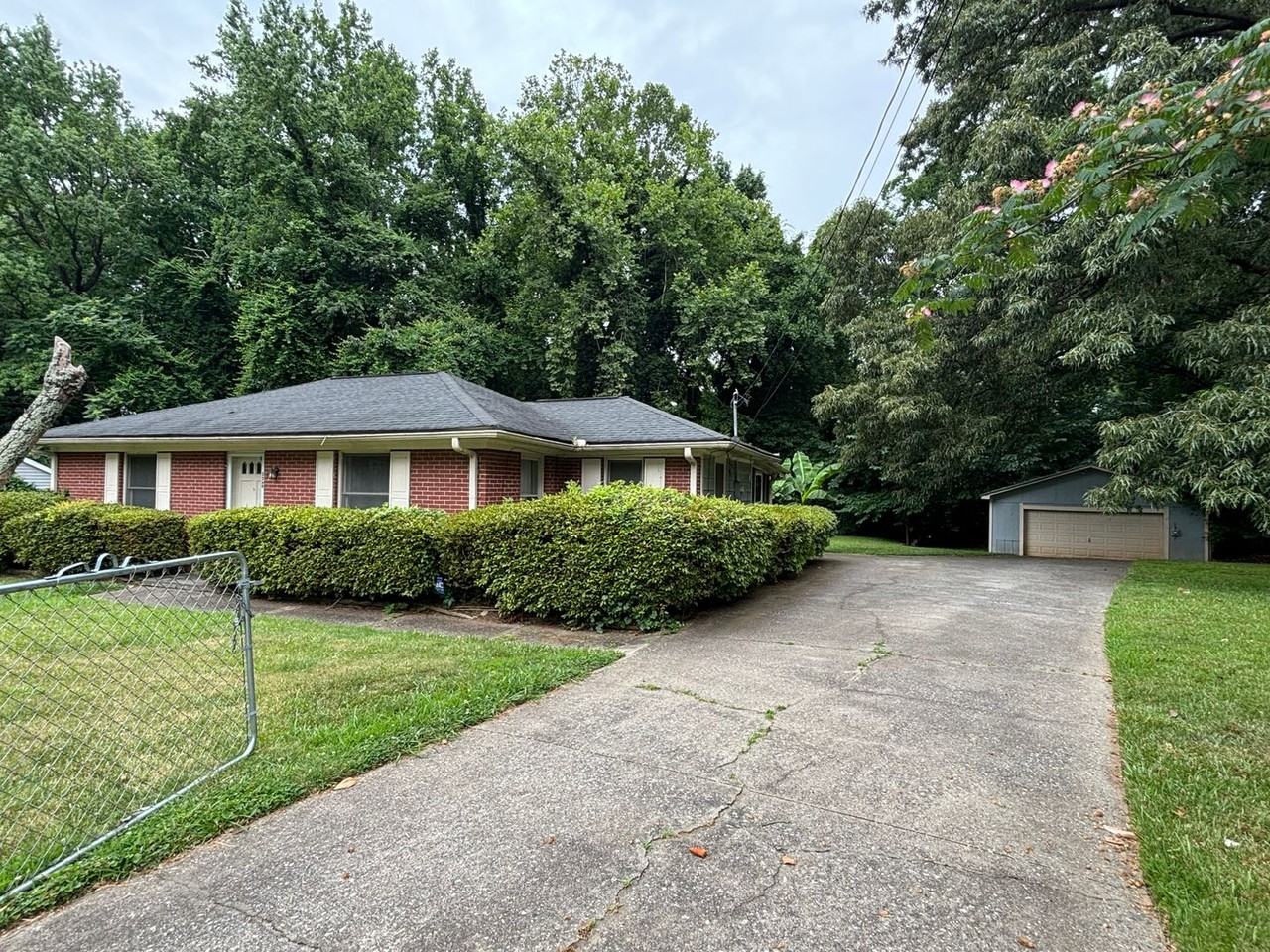 2260 Old Spring Rd Se - Photo 2 of 20