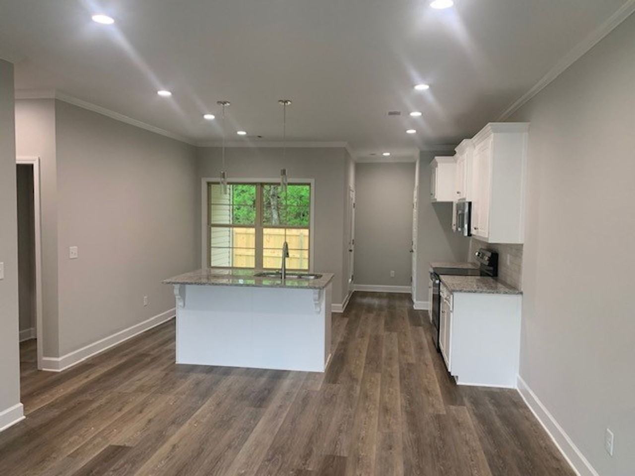 5255 University Gardens Dr - Photo 3 of 20