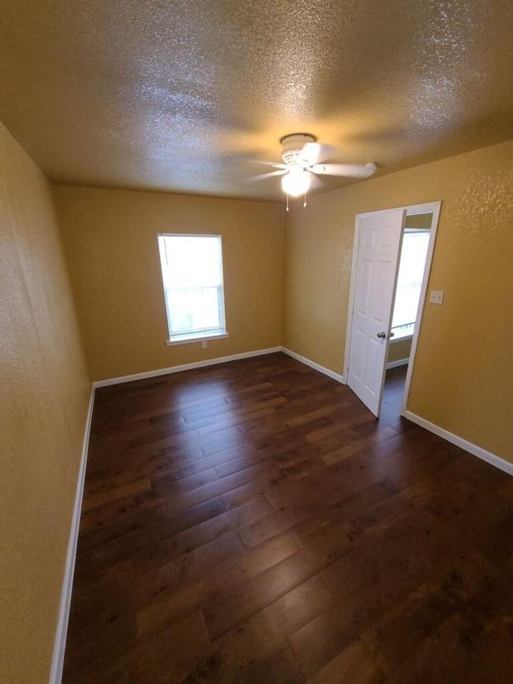 4928 Nolan St - Photo 3 of 10