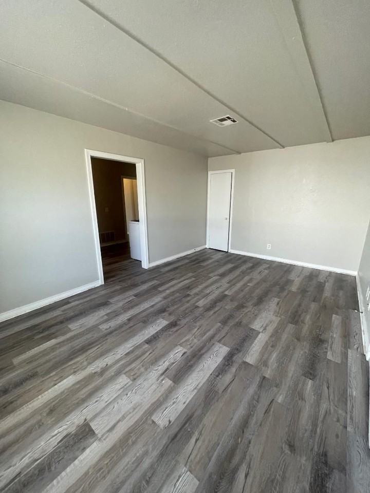 1005 Arkansas St - Photo 2 of 8