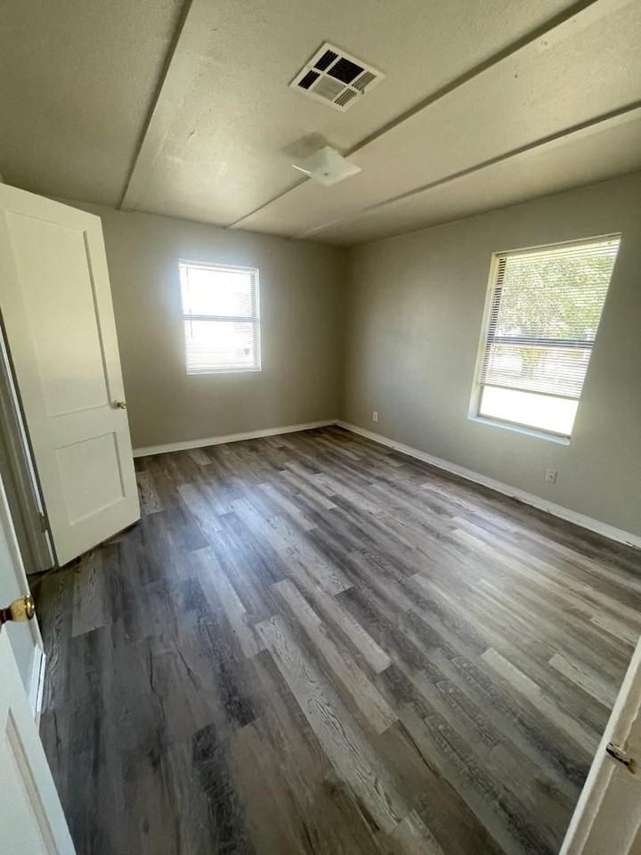 1005 Arkansas St - Photo 6 of 8