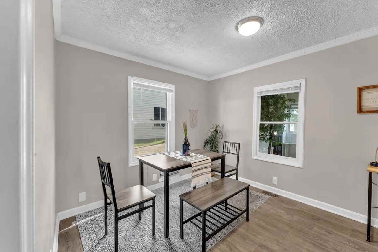 125 Murray St Se - Photo 3 of 24
