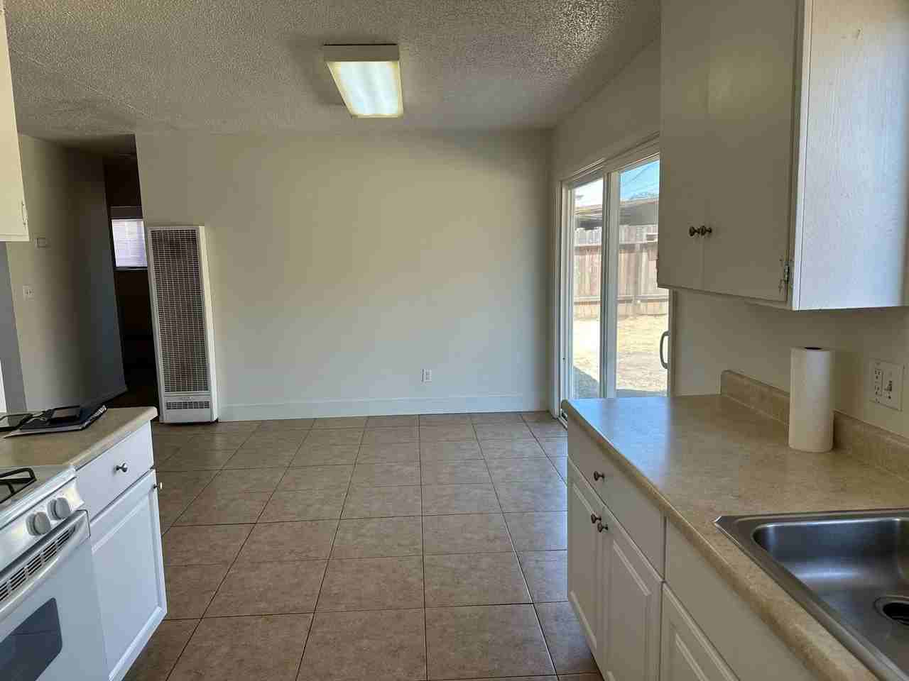 950 Ash Ave - Photo 4 of 8